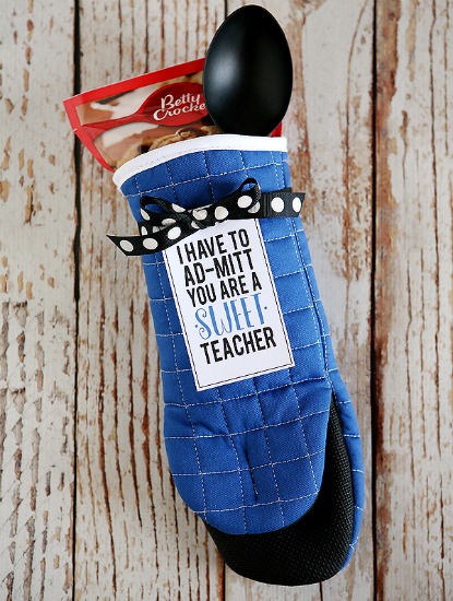 sweet-teacher-oven-mitt-small