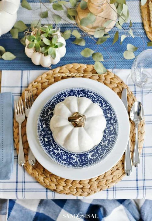 Blue Thanksgiving Place Setting & Table Decor Ideas