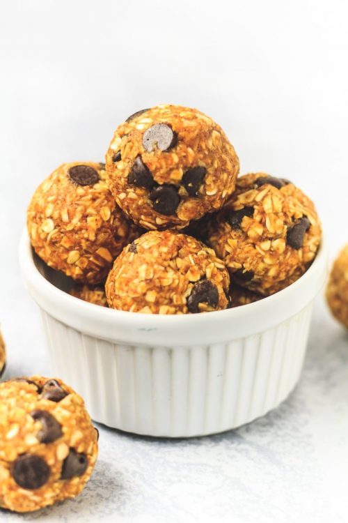 Healthy Pumpkin Energy Ball Bites with Pumpkin Puree