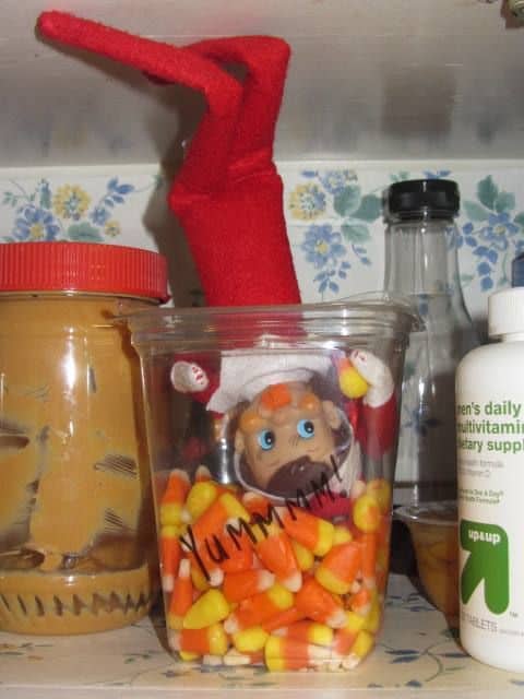 Elf on the Shelf Ideas for Thanksgiving | Yummy Candy Corn